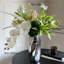 Ornements de fleurs simulées