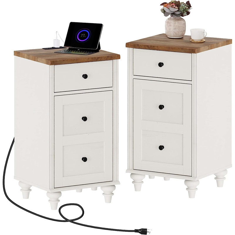 Ensemble de tables de bout Kedarian avec rangement et prises intégrées