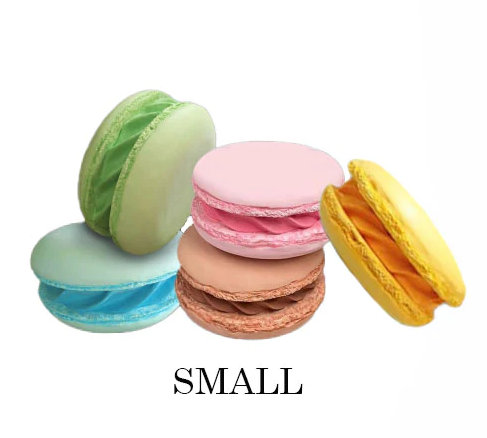 Jadhiel Small Macaroon Set Over Sized Statue