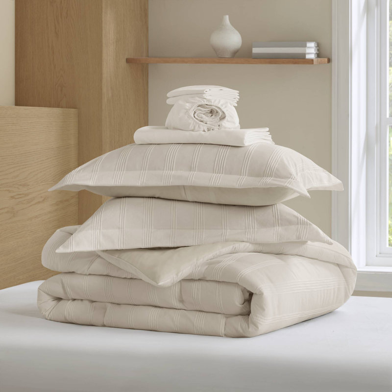 Comfortable 7-piece Bedding Sets, Polyester With Calm Stripes For Modern Home