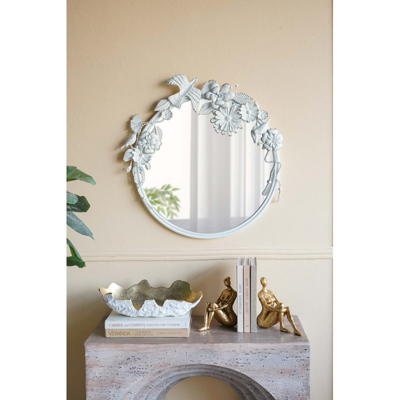 Miroir mural avec silhouette arrondie, motifs floraux et d'oiseaux ornés, fabrication en fer durable et en panneau de fibres à densité moyenne, verre amplificateur de lumière éclairant.