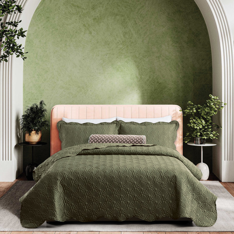 Deco Shells Quilt Set, Queen Quilt + 2 Standard Shams, Thyme