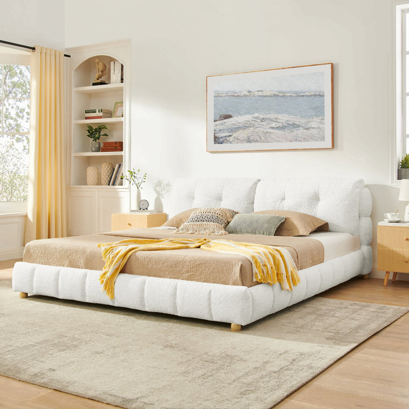 Lit plateforme en tissu bouclé de style crème, structure rembourrée en nuage doux avec pieds en bois massif, King