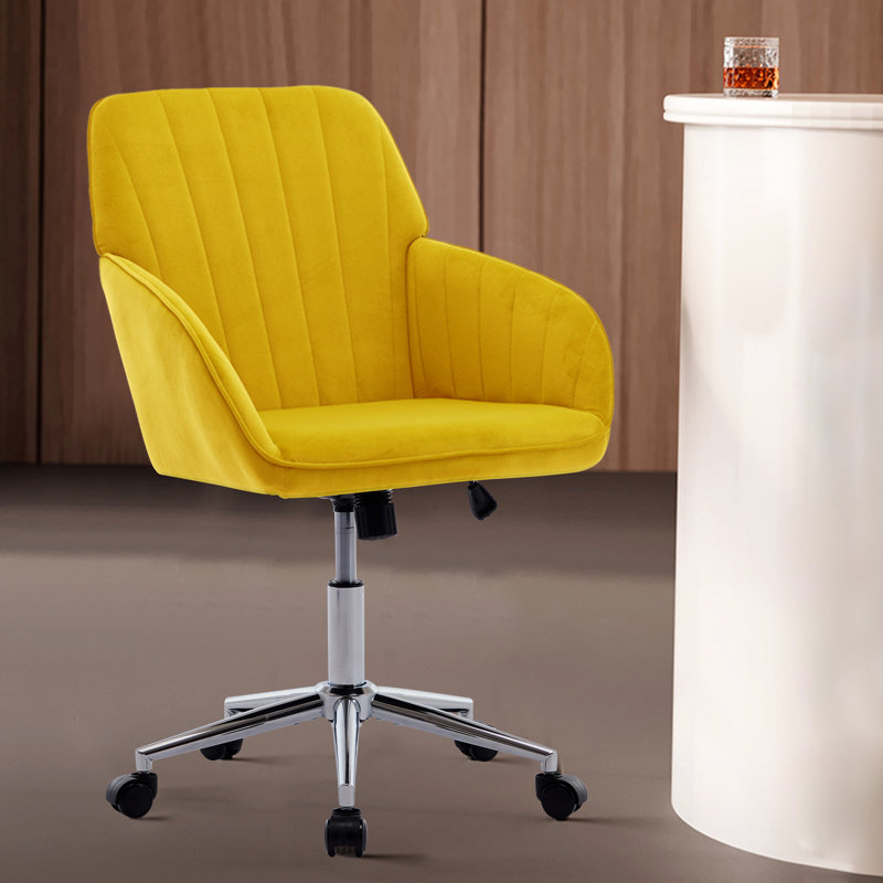 Chaise de bureau Ty avec coussin de soutien, base or brillant, velours d'apparence jaune vif dans un jaune éclatant, offrant une base confortable