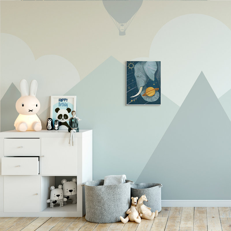 Constellations extra-terrestres, éléphant tenant Saturne, Bois naturel, H 15 po x l 10 po x P 0,5 po