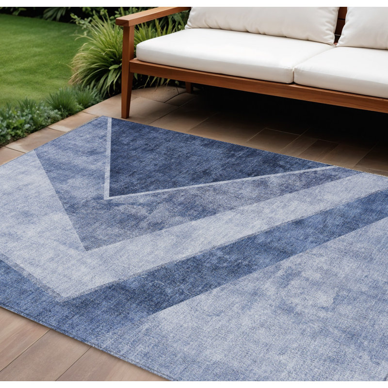 Tapis intérieur / extérieur lavable géométrique bleu marine et bleu denim HomeRoots 8 pi x 10 pi
