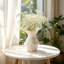 Vase de table blanc en céramique-553642939