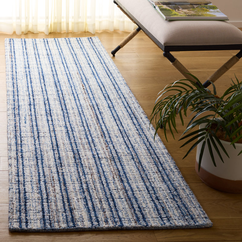 Tapis bleu / ivoire en laine / coton touffeté à la main à motif abstrait Nakara, Tapis de couloir 2 pi 3 po x 8 pi