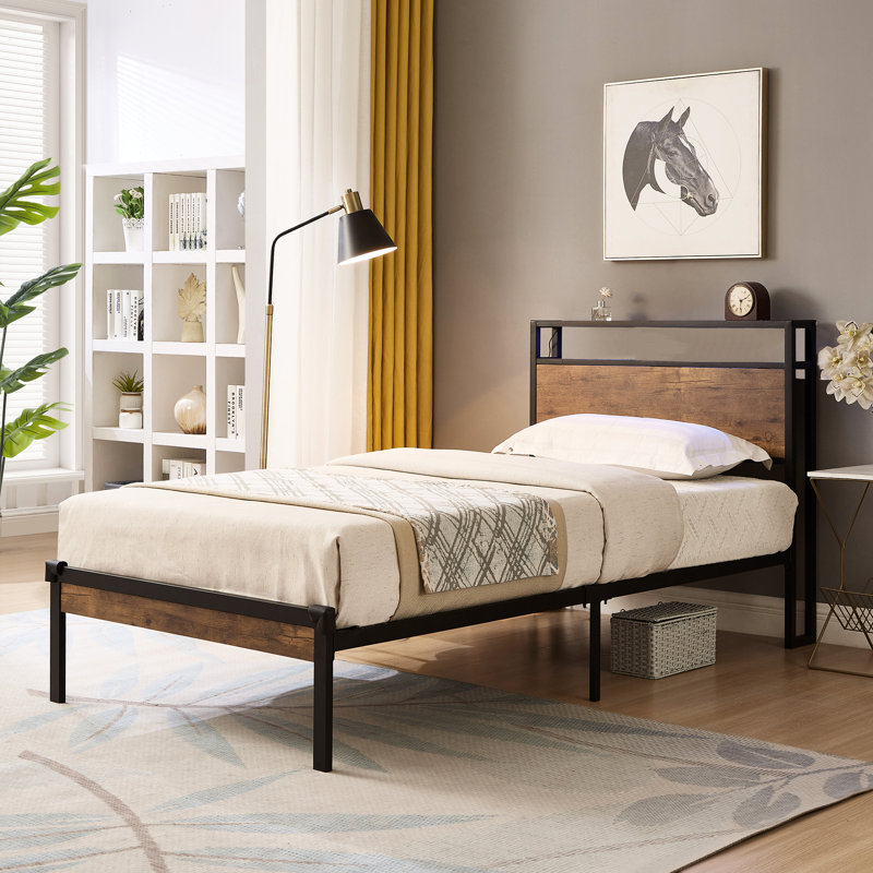 Structure de lit plateforme simple en métal avec extrémités en bois - option, capacité de rangement sous le sommier, pas de sommier, processus d'assemblage facile et installation de pieds de tête noirs et bruns silencieux, chance, ressort requis,
