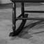 Chaise berçante en bois massif Tamicka-569193520