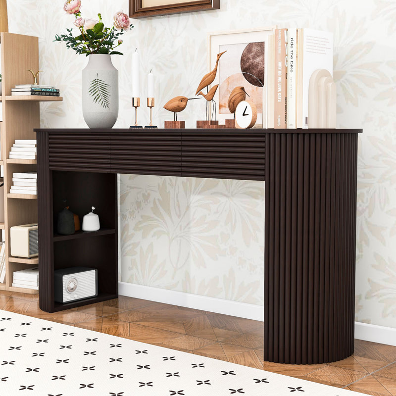 Console rétro avec 3 tiroirs, deux tablettes latérales ouvertes, pieds semi-circulaires interchangeables et sécurité anti-basculement