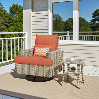 Chaise de patio pivotante et rotative en osier avec plateau latéral en osier
