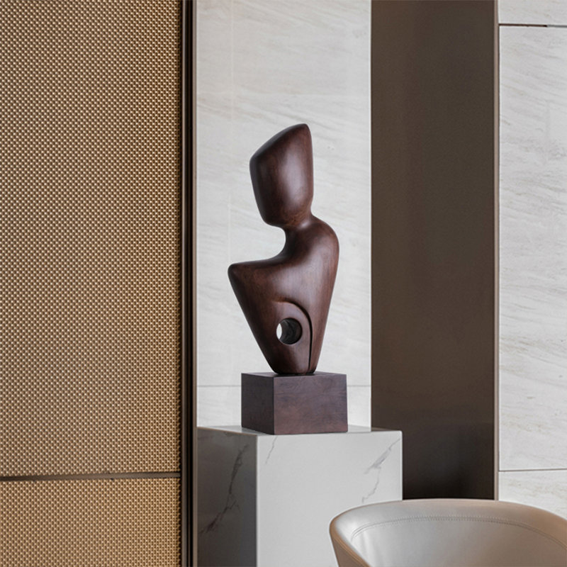 Ornements abstraits de sculpture sur bois