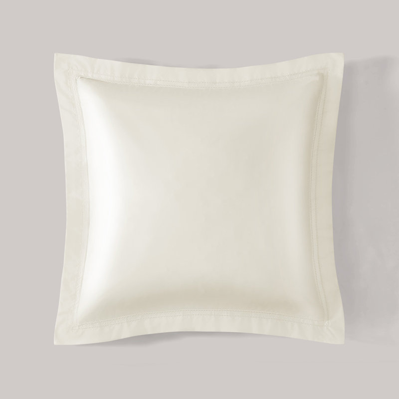 Yalda Euro Sham, Ivory