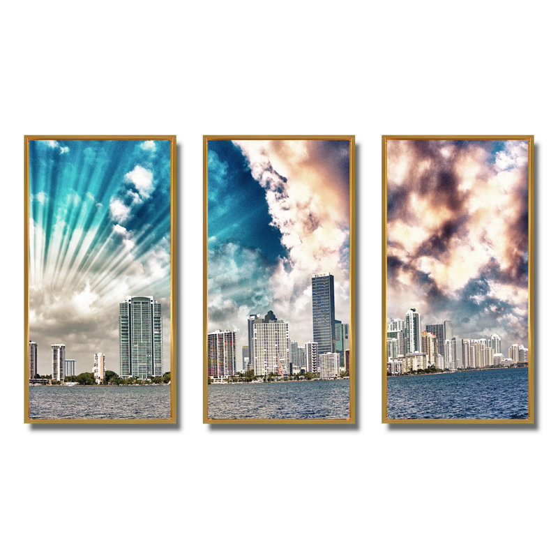 «Miami Skyline with Clouds - Cityscape», ensemble d'art mural sur toile, H 28 po x l 36 po, Or
