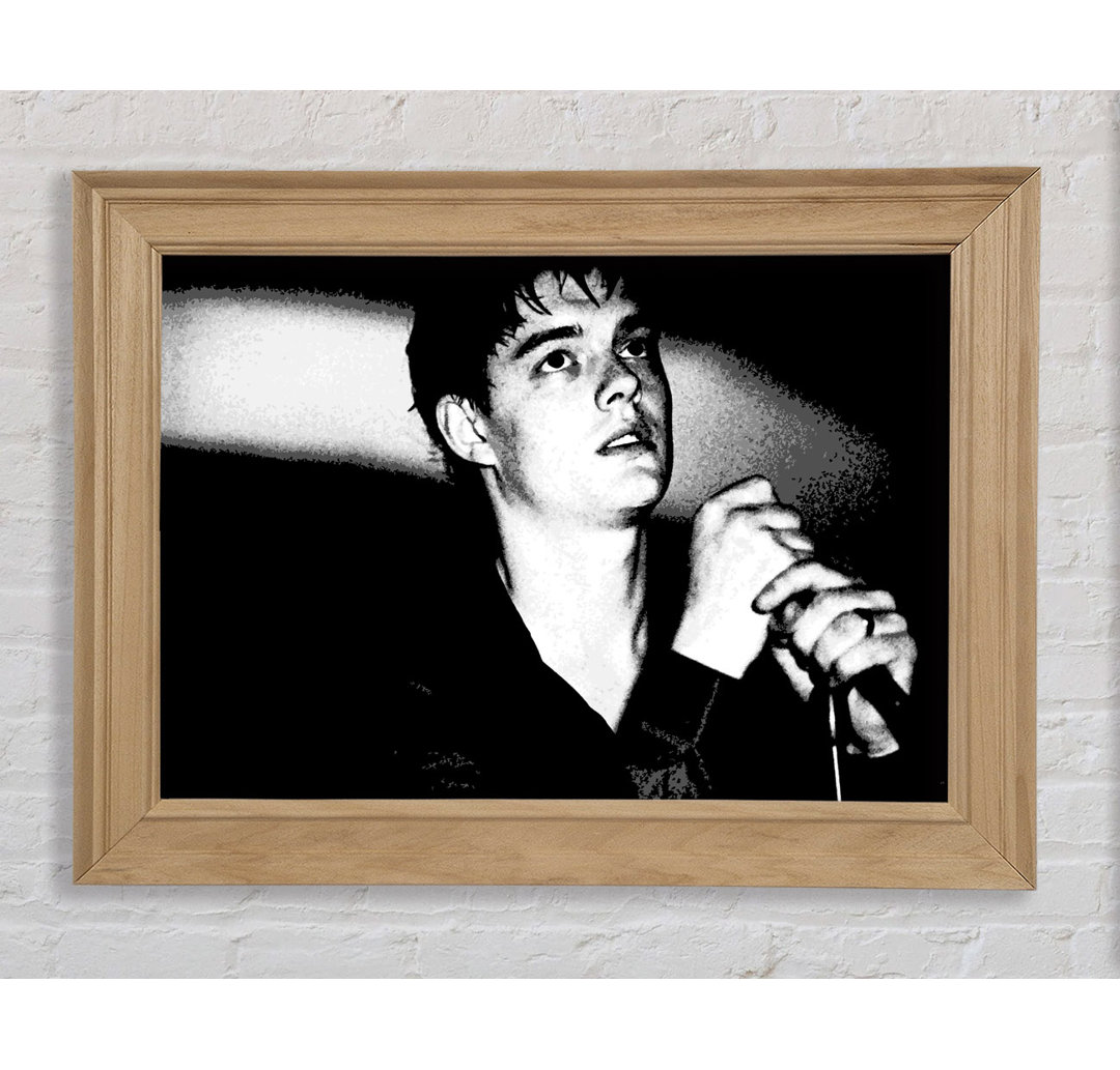 Ian Curtis B N W - Einzelne Bilderrahmen Kunstdrucke