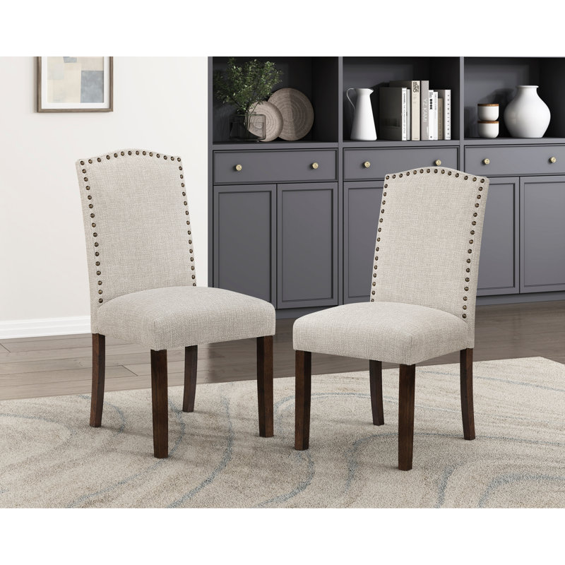 7 tables de salle à manger au design moderne pour la pièce: table brun foncé et 6 chaises rembourrées taupe, 6 sièges, garniture cloutée Suite: tissu rectangulaire texturé