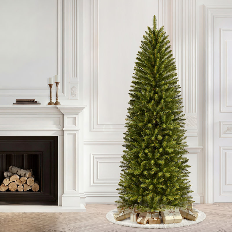 Sapin de Noël vert élancé, H 7 pi