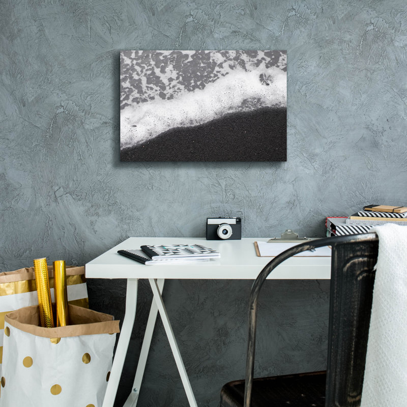 «Black Sand No. 3» par Tamar Zinna, art mural sur toile, H 12 po x l 18 po x P 0,75 po