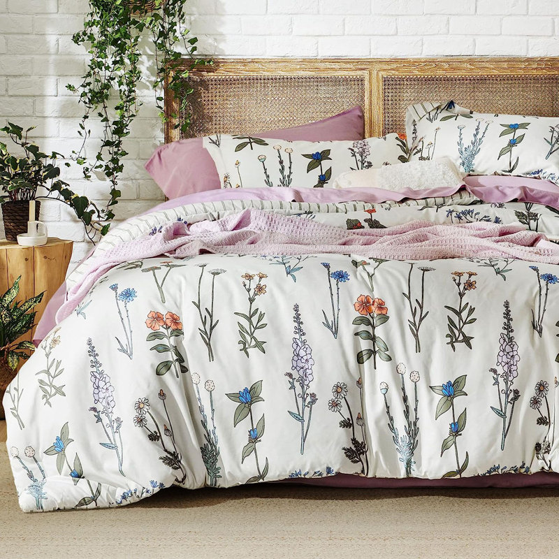 Floral Comforter, Queen Comforter + 2 Standard Shams