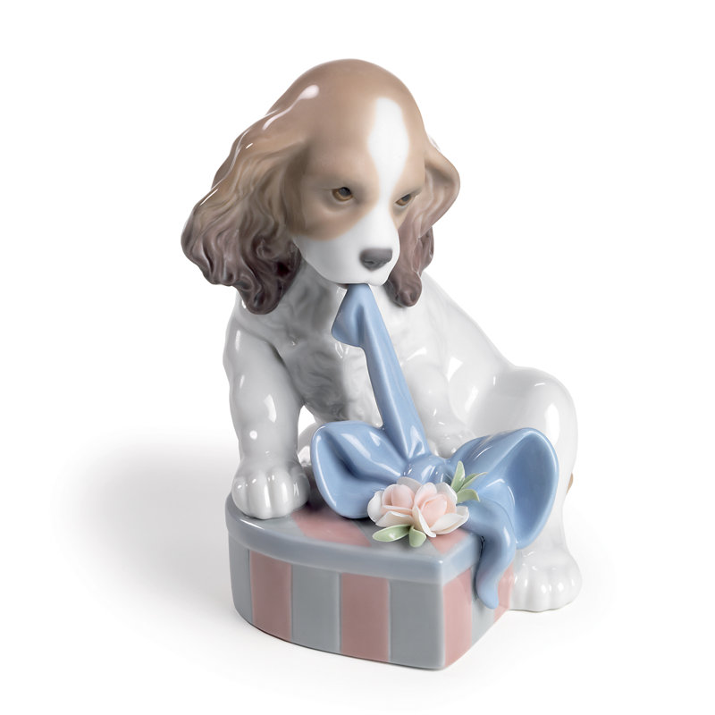 Figurine de chien en attente d’attente