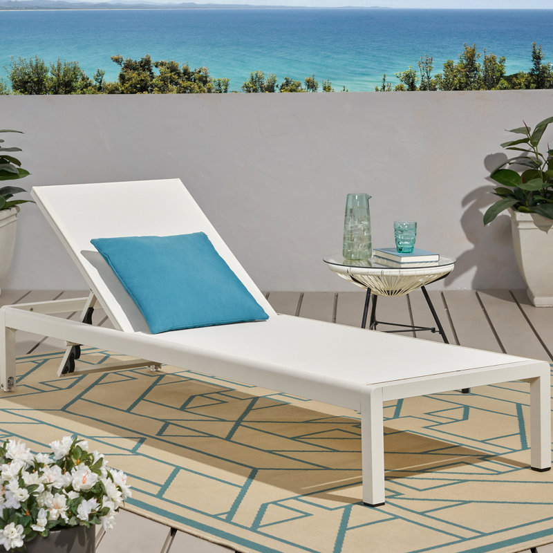 Chaise longue en filet respirant avec sièges réglables en aluminium et blanc - structure stable blanche
