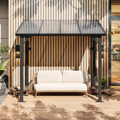 Pergola extérieure en métal noir, 2,4 m de large x 1,5 m de profondeur, avec toit en pente, idéale pour une terrasse ou un jardin.