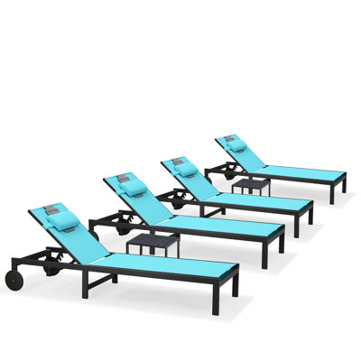 Chaise longue d'extérieur en métal avec table