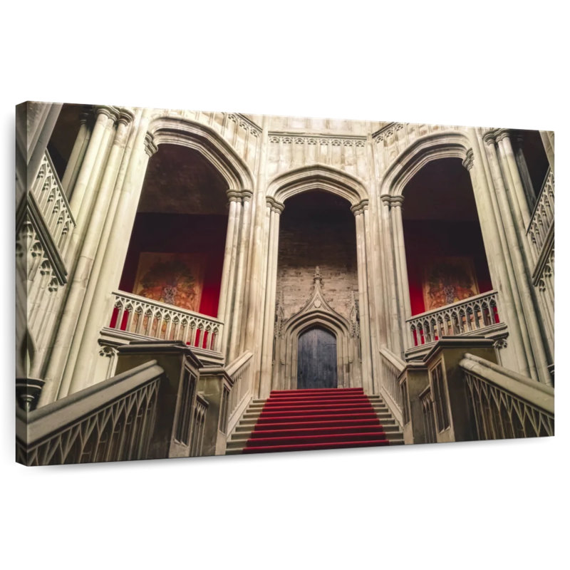Grand escalier Old Castle, H 8 po x l 12 po