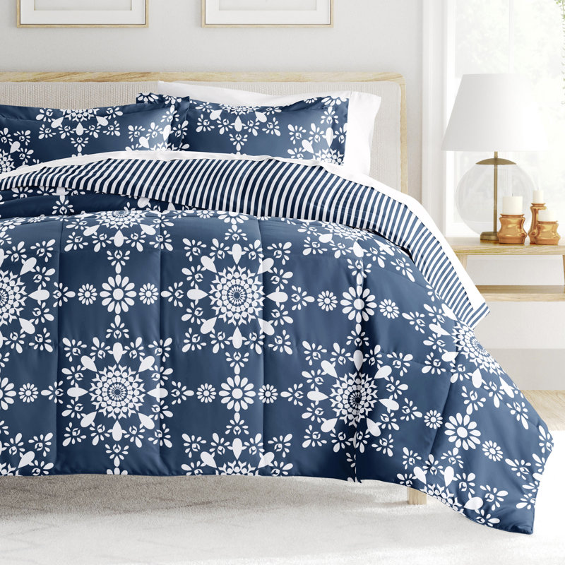 Édredon en duvet synthétique réversible Daisy Medallion, Très grand, Bleu marine