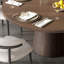 Table de salle à manger moderne en bois massif avec plateau en noyer foncé-322420158-331333726