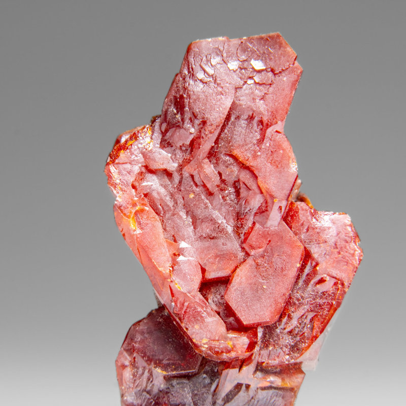 Grappe de vanadinite (croissance en trémie parallèle) du Maroc (32,4 grammes)