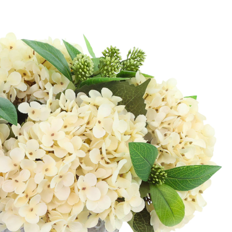Arrangement d'hortensias et de sédums