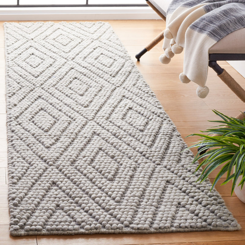 Russo Hand Woven Wool/Cotton Geometric Rug in Silver, Runner 2'3" x 8'