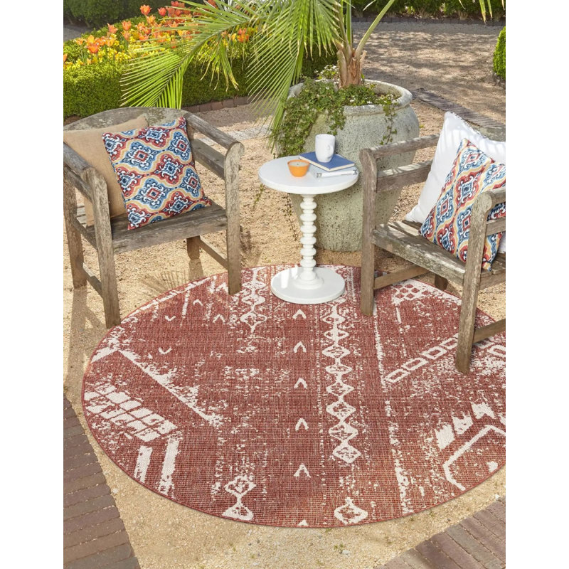 Loreen Geometric Machine Woven Rectangle Polypropylene Indoor / Outdoor Area Rug in Rust Red, Round 3'3"