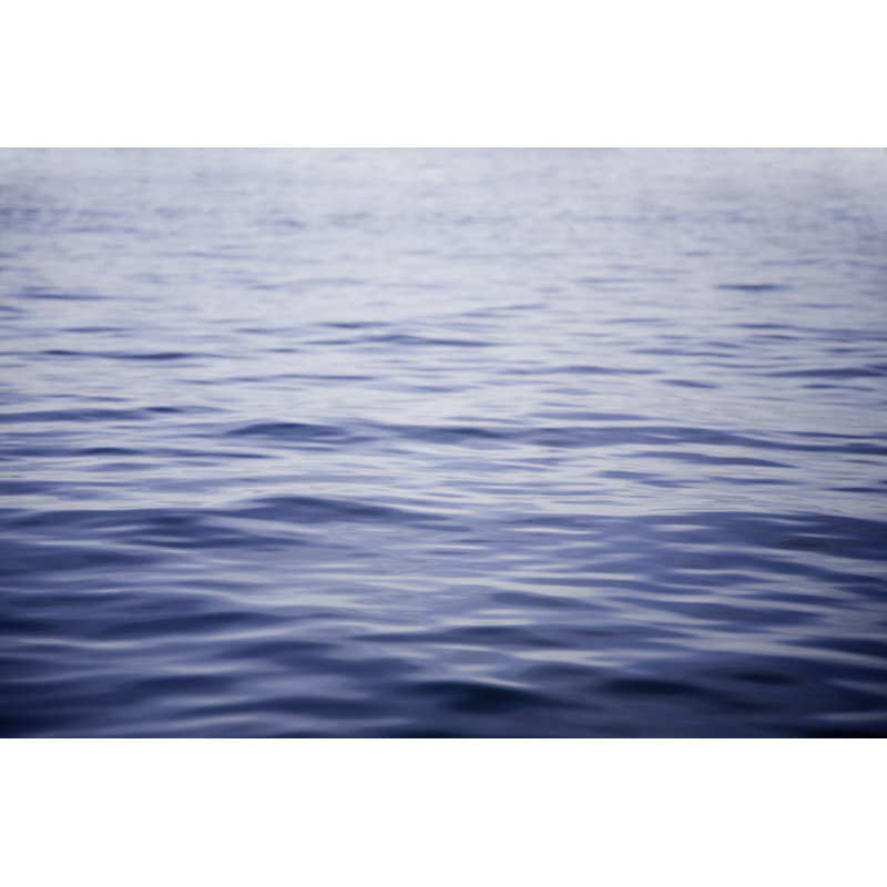 Large surface d'eau par les archives, H 20 po x l 30 po