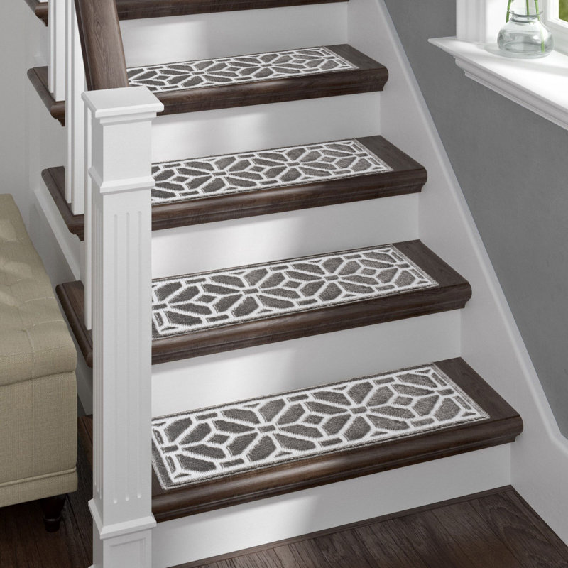 Tapis d'escalier gris / blanc 9 po x 28 po Ludwick