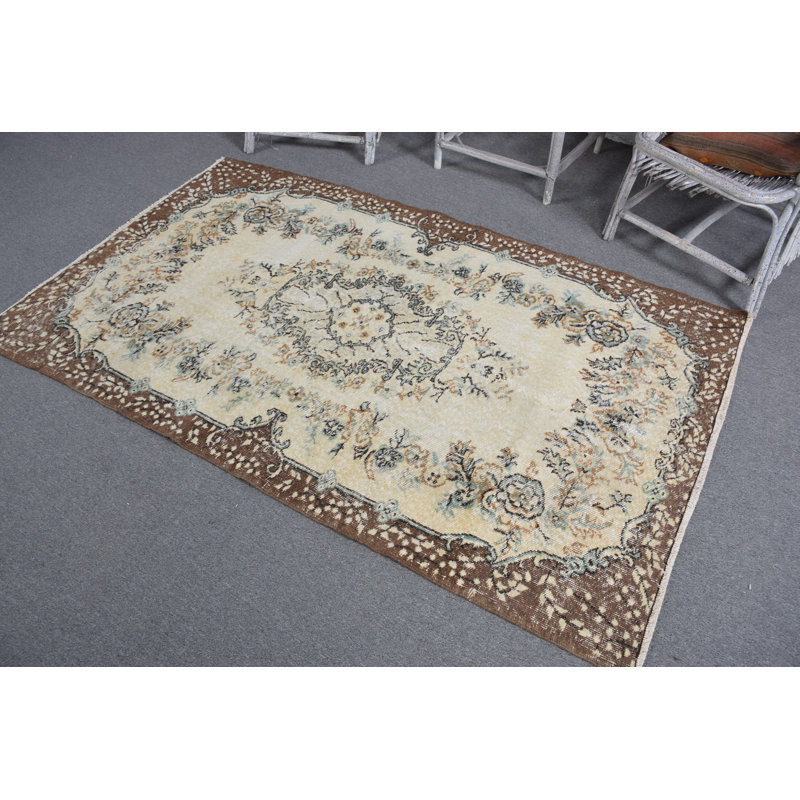 Tapis turc antique avec un motif ethnique beige pour le salon, la salle à manger ou la chambre à coucher bohémienne