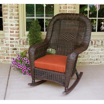 Chaise berçante d'extérieur en osier / rotin avec coussins Sea Pines