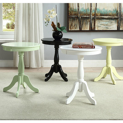 Charmante table d'appoint noire avec un design attrayant - s'adapte aux petits espaces classiques et au piédestal stable