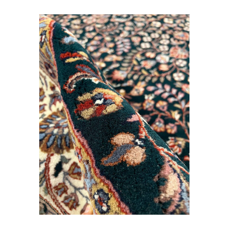 Fine Hand Knotted round Agra 8'2'' X 8'2''