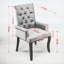 Chaise de salle à manger élégante en tissu chenille, pieds en bois courbés, dossier capitonné et accoudoirs confortables pour intérieurs modernes.-134683117-134683115