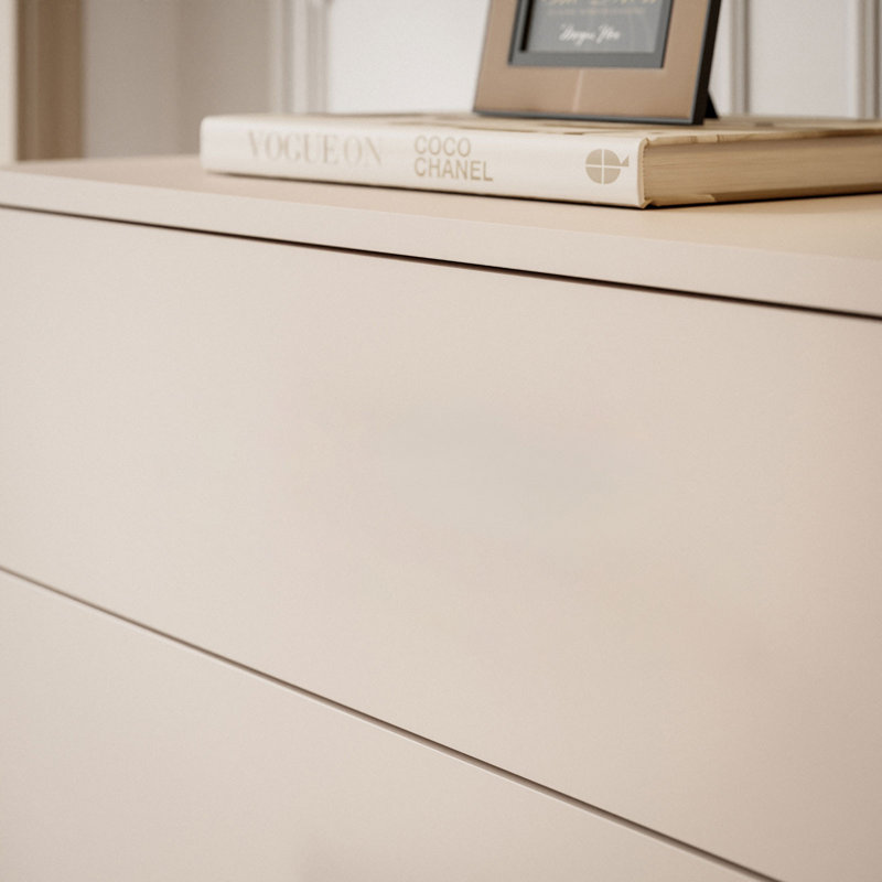Abiyuwa Chest of Drawers, Black