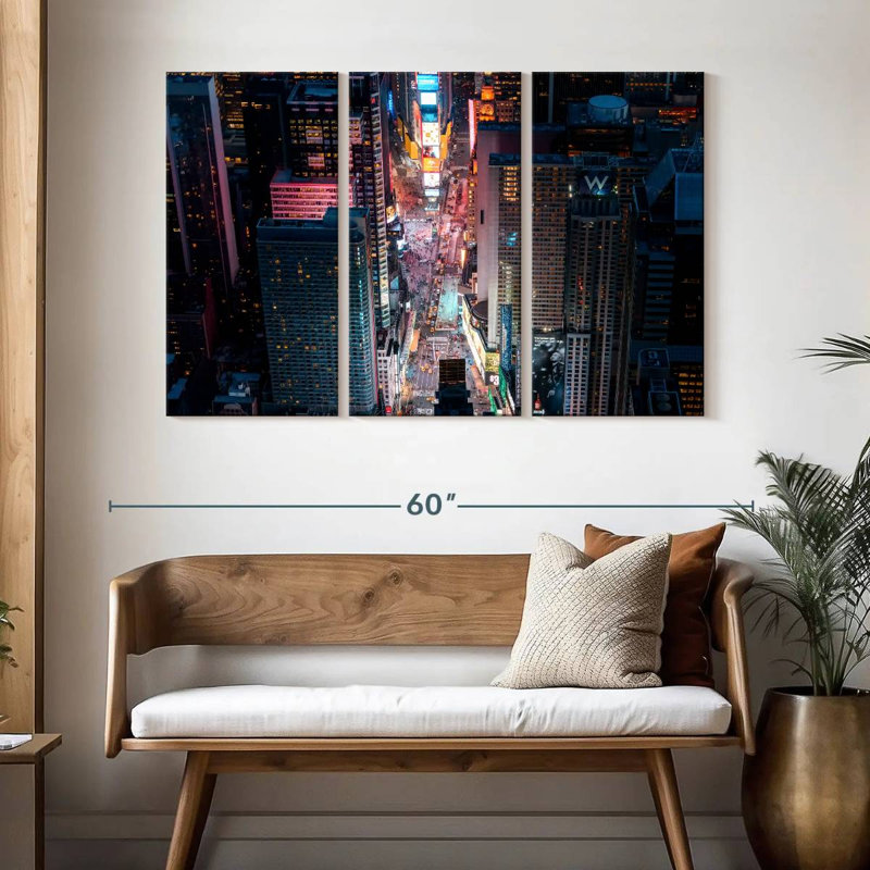 Nicci Times Square After Dark, H 32 po x l 50 po