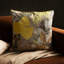 Housse de coussin en velours à motif floral brodé 18 po x 18 po