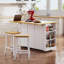 Grand îlot de cuisine de 53 pouces avec 2 tabourets de bar, prise de courant, support de rangement interne pour porte, chariot de rangement pour cuisine sur 5 roulettes avec abattant, 5 supports latéraux ouverts, 3 tiroirs, blanc-129123369