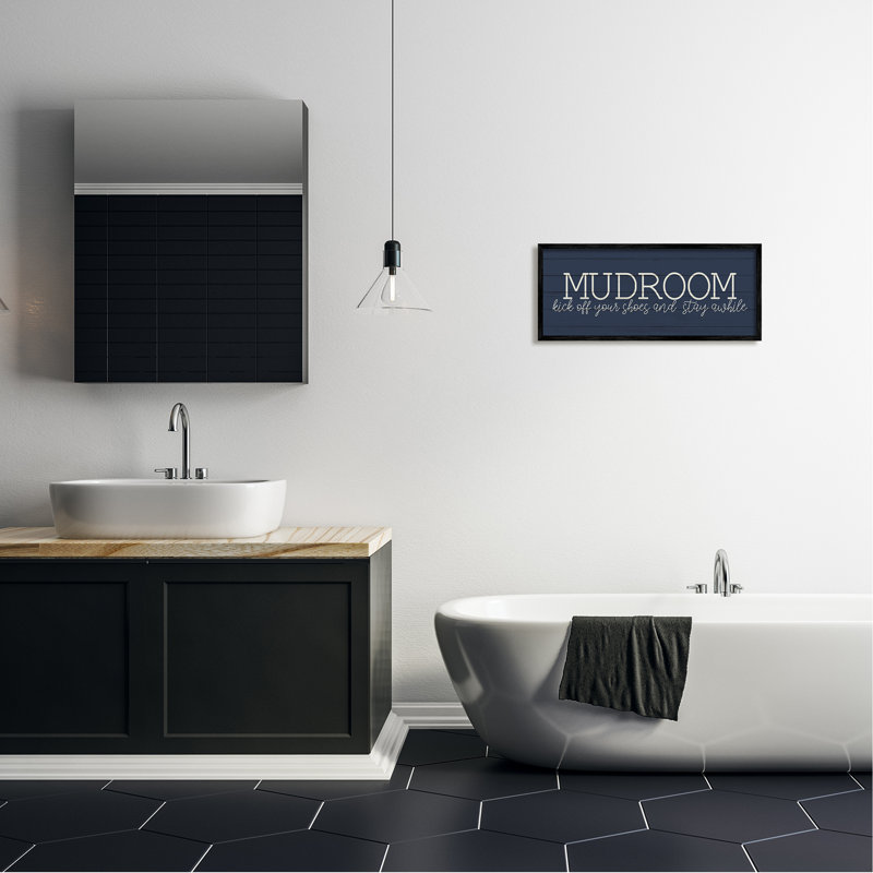 «Mudroom Kick Off Shoes», art mural à motif de grain rustique par Kim Allen, L 24 po x H 10 po, Giclée encadrée noir minuit