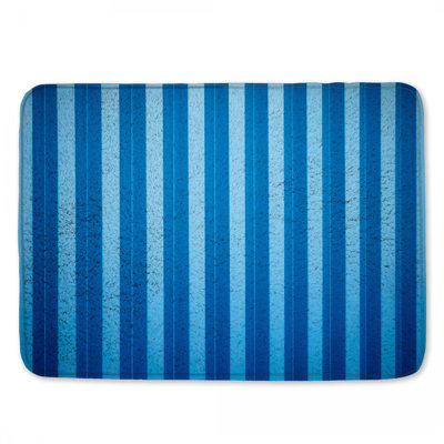 Tapis de bain bleu à rayures verticales