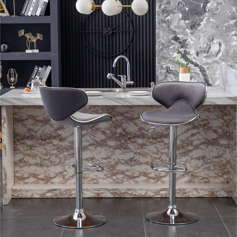 Élégant tabouret de bar rembourré en velours avec pivot et hauteur réglable, parfait pour n'importe quel bar ou comptoir de cuisine