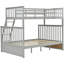Lit simple superposé au-dessus d'un lit double, lit superposé en bois avec échelle et garde-corps gris